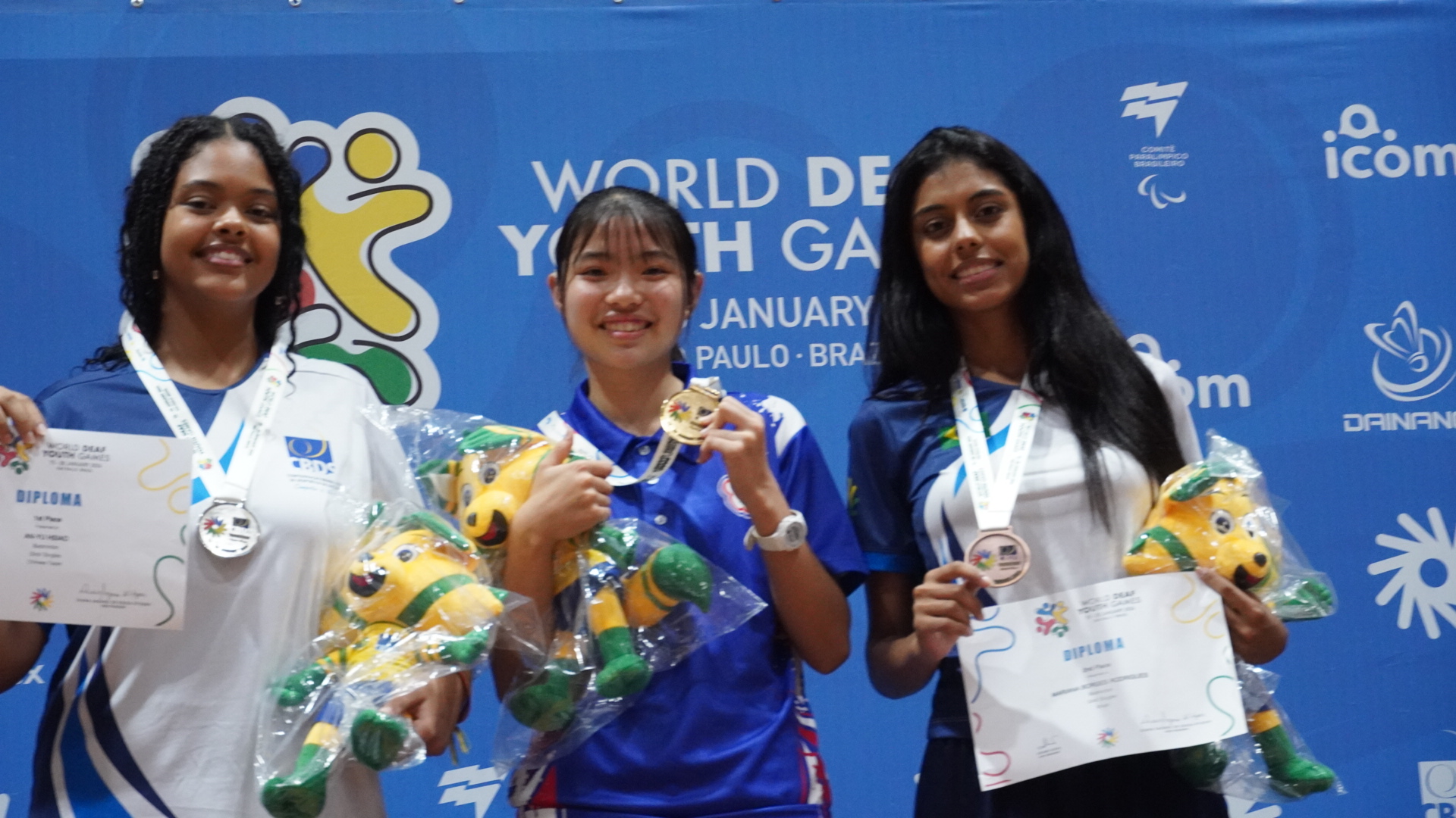 (圖)Hsiao An-yu (middle) won gold medal in the women’s singles badminton at the World Deaf Youth Games 2024.